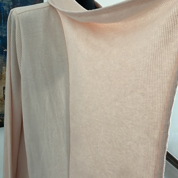 Donna Karan Drape Cardigan Shrug Size L
Pale Pink Oversized - Picture 4 of 10